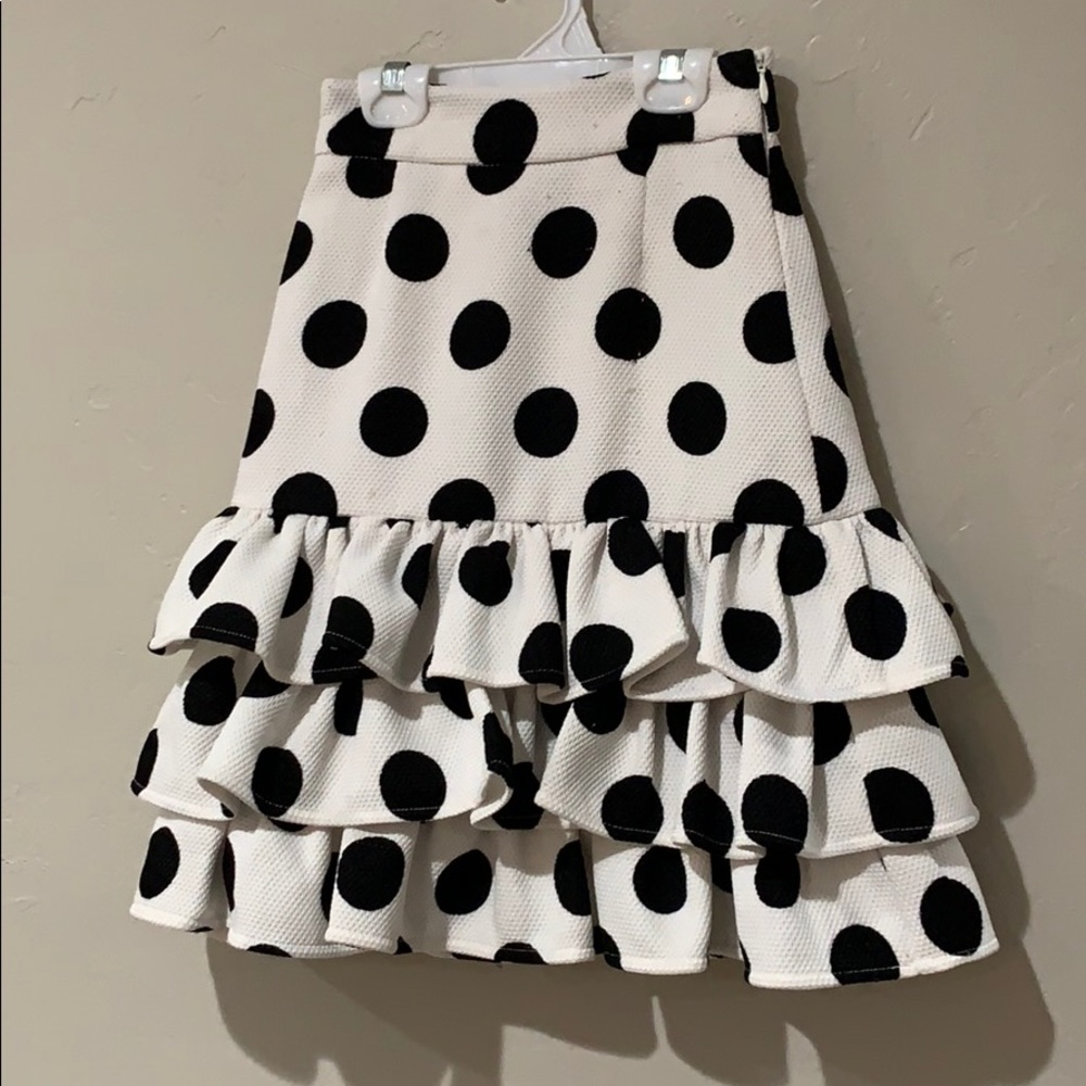 Dainty Jewells black n white dot skirt girls small